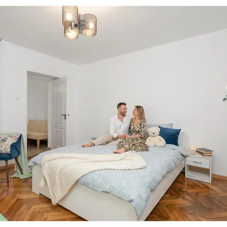 Relaxing Near Parklake Mall With Metro Access