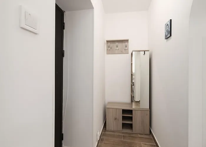 Relaxing Near Parklake Mall With Metro Access