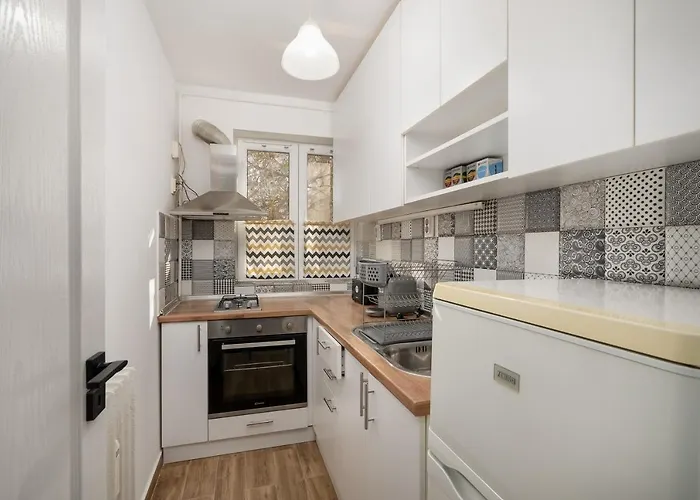 Relaxing Near Parklake Mall With Metro Access